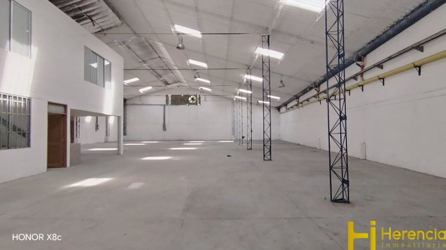 Bodega en arriendo en La Tablaza, La Estrella, 850 m² · foto 2 de 17