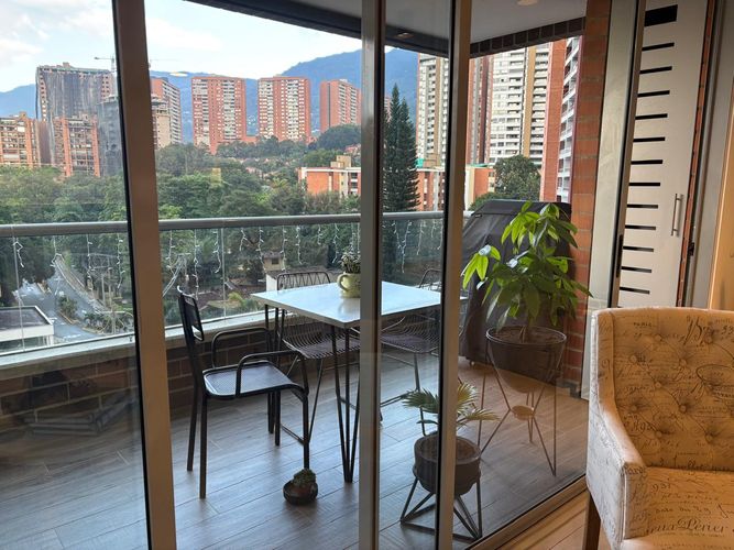 Apartamento de 2 alcobas en arriendo en Loma Del Escobero, Envigado, 94 m² · foto 2 de 15