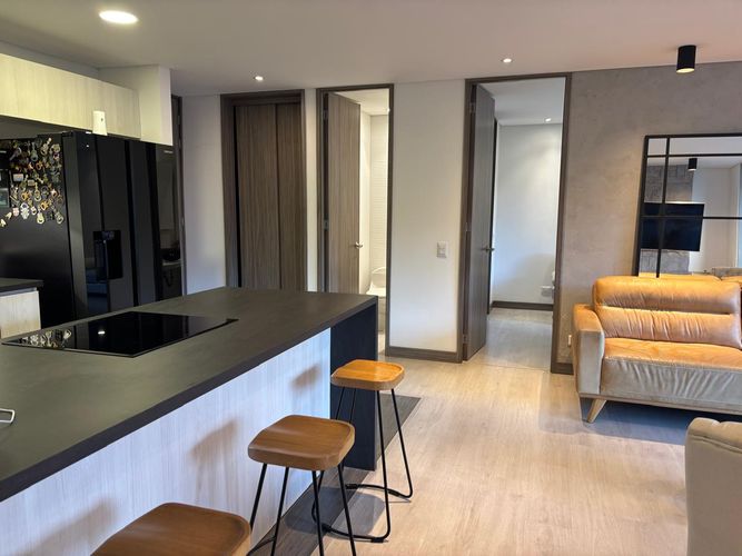 Apartamento de 2 alcobas en arriendo en Loma Del Escobero, Envigado, 94 m² · foto 3 de 15