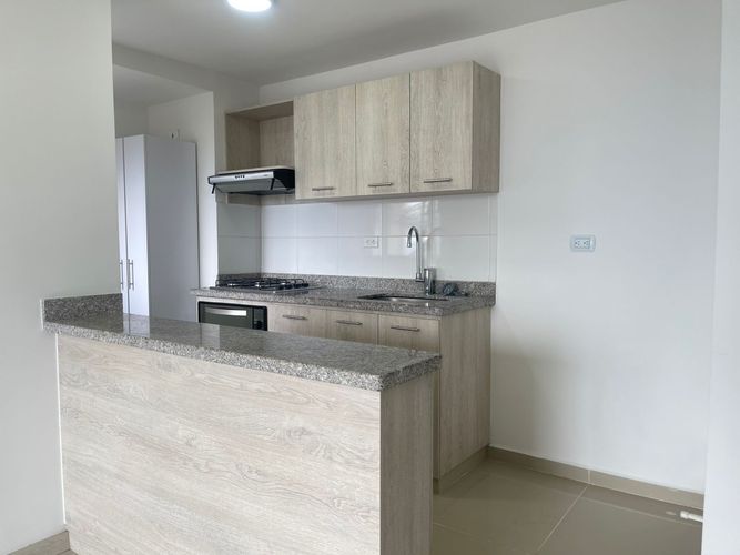 Apartamento de 3 alcobas en venta en Las Lomitas, Sabaneta, 67 m² · foto 3 de 19