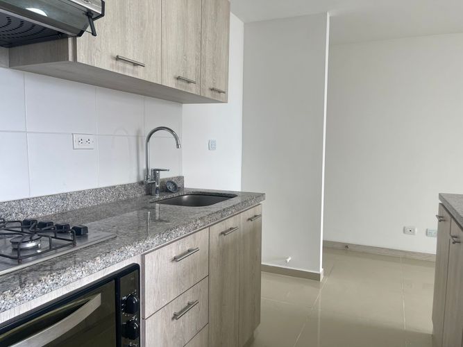 Apartamento de 3 alcobas en venta en Las Lomitas, Sabaneta, 67 m² · foto 2 de 19