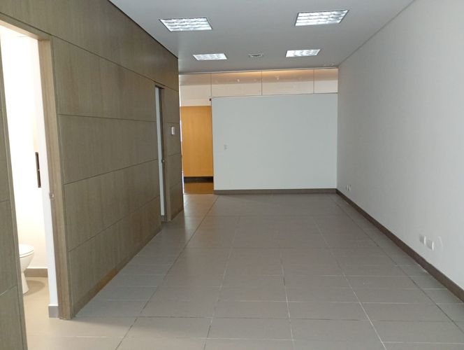 Oficina en arriendo en El Poblado, Medellín, 40 m² · foto 9 de 11