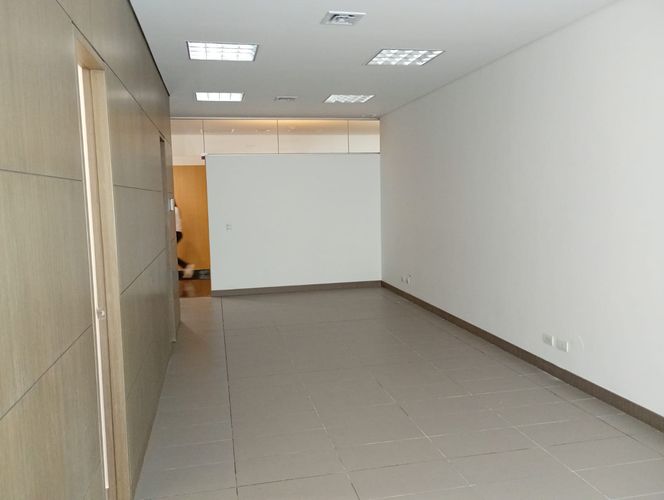 Oficina en arriendo en El Poblado, Medellín, 40 m² · foto 8 de 11