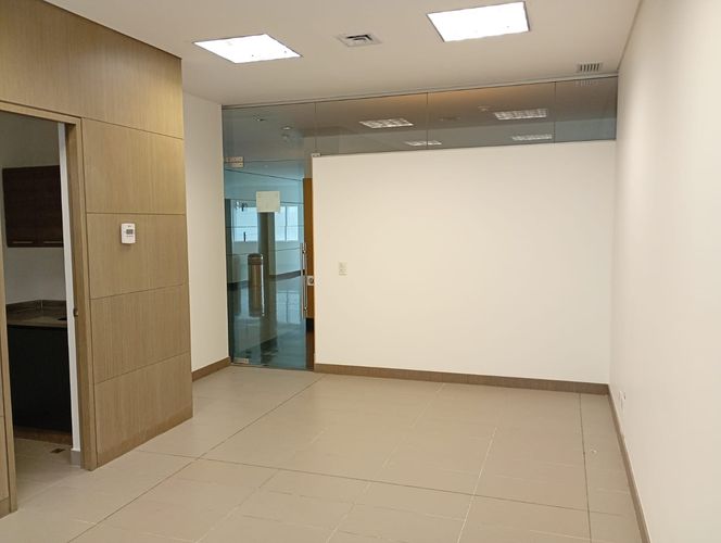 Oficina en arriendo en El Poblado, Medellín, 40 m² · foto 5 de 11