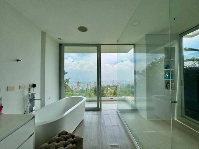 Casa de 4 alcobas en venta en El Poblado, Medellín, 780 m² · foto 15 de 24