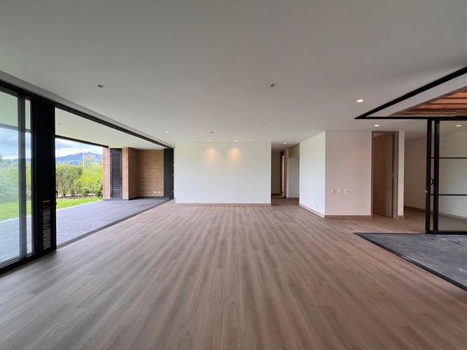 Apartamento de 3 alcobas en arriendo en Llano Grande, Rionegro, 290 m² · foto 2 de 17