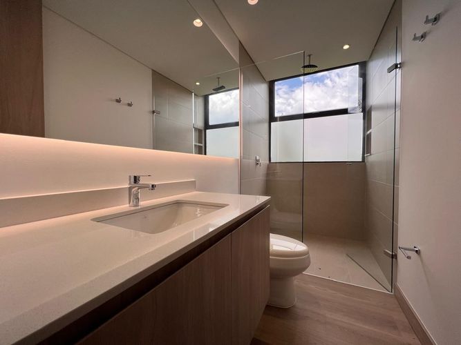 Apartamento de 3 alcobas en arriendo en Llano Grande, Rionegro, 290 m² · foto 17 de 17