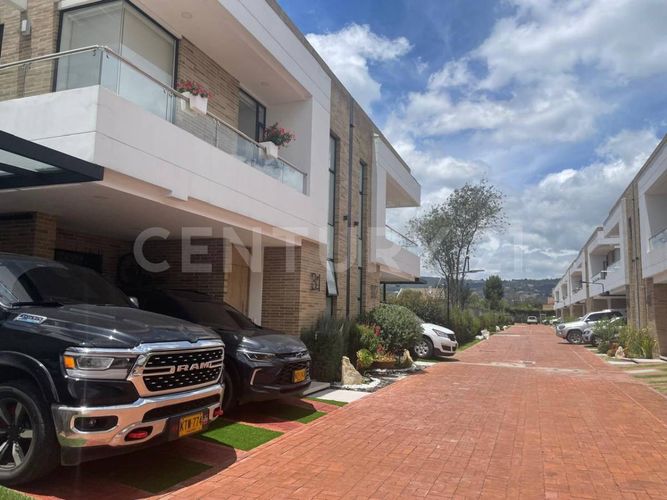 Casa de 4 alcobas en venta en Cr El Bosque, Chía, 153 m² · foto 2 de 20