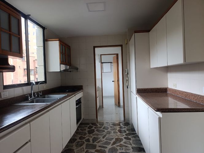 Apartamento de 3 alcobas en venta en El Poblado, Medellín, 145 m² · foto 6 de 20