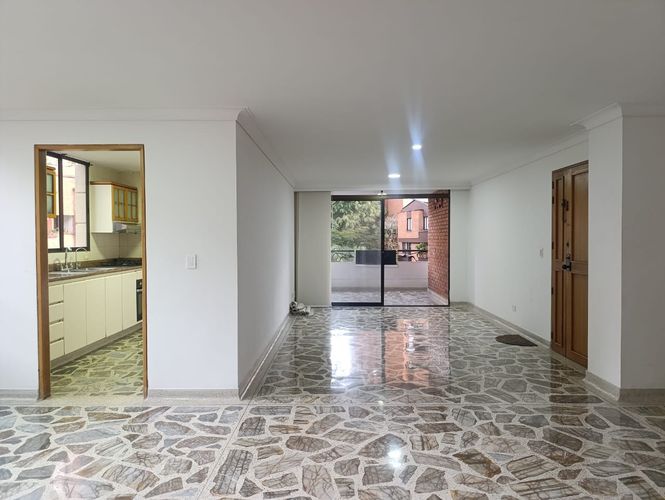 Apartamento de 3 alcobas en venta en El Poblado, Medellín, 145 m² · foto 2 de 20