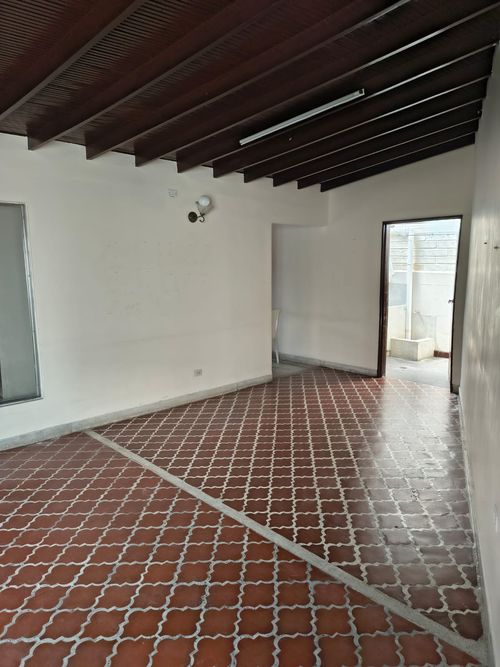 Casa de 3 alcobas en venta en Las Acacias, Medellín, 255 m² · foto 3 de 10