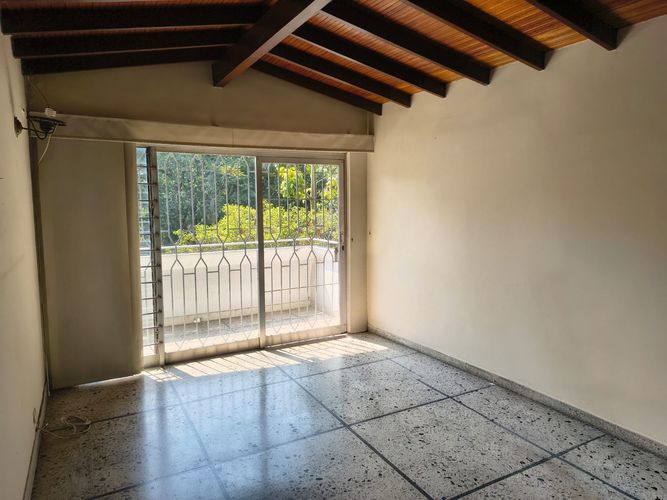Casa de 3 alcobas en venta en Las Acacias, Medellín, 255 m² · foto 5 de 10