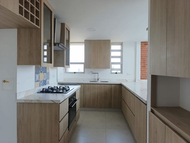 Apartamento de 3 alcobas en arriendo en El Poblado, Medellín, 188 m² · foto 6 de 18
