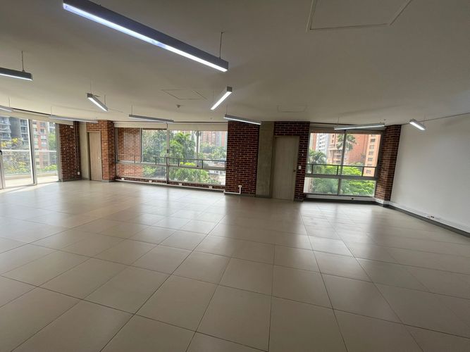 Oficina en arriendo en El Poblado, Medellín, 169 m² · foto 3 de 20