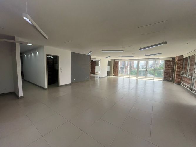 Oficina en arriendo en El Poblado, Medellín, 169 m² · foto 5 de 20