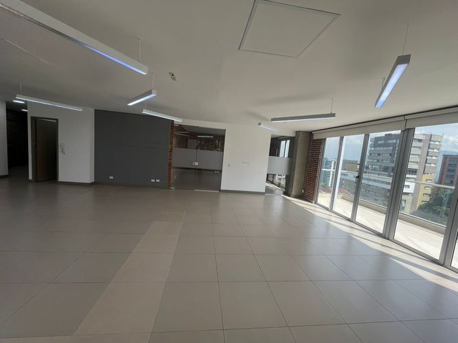 Oficina en arriendo en El Poblado, Medellín, 169 m² · foto 6 de 20