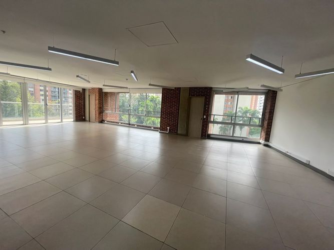 Oficina en arriendo en El Poblado, Medellín, 169 m² · foto 8 de 20