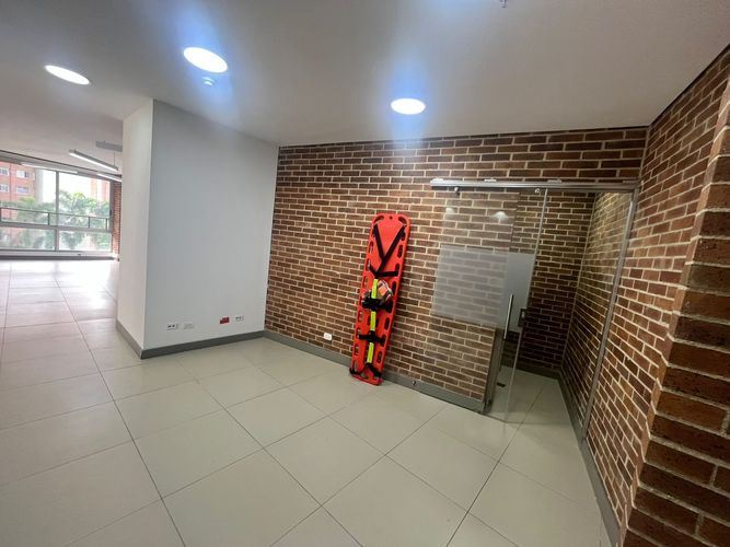 Oficina en arriendo en El Poblado, Medellín, 169 m² · foto 10 de 20
