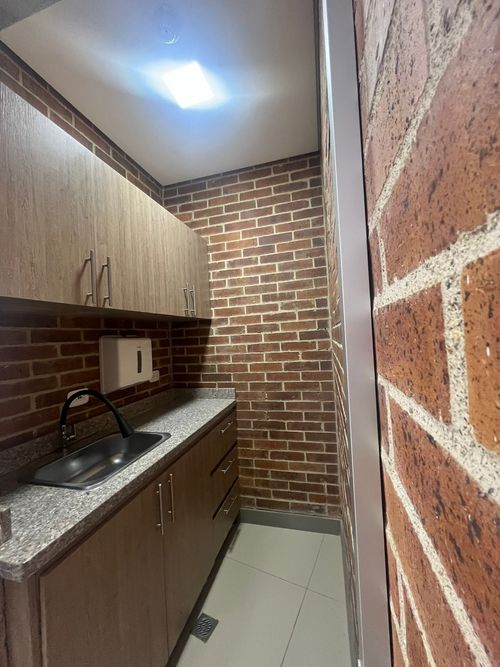 Oficina en arriendo en El Poblado, Medellín, 169 m² · foto 19 de 20