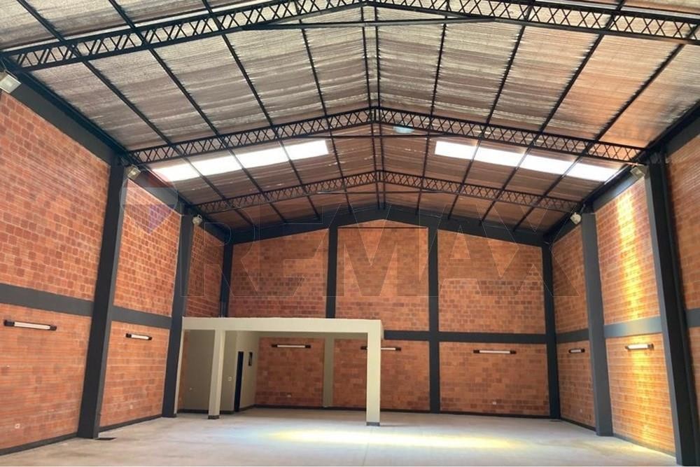 ALQUILO - Tinglado c/ Oficinas – Luque, Laurelty. 8,400,000 ₲ Por Mes + IVA (M.L.) — foto 2
