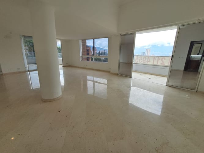 Apartamento de 3 alcobas en arriendo en El Tesoro, Medellín, 312 m² · foto 2 de 24