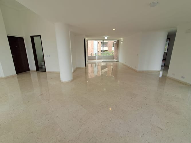 Apartamento de 3 alcobas en arriendo en El Tesoro, Medellín, 312 m² · foto 3 de 24