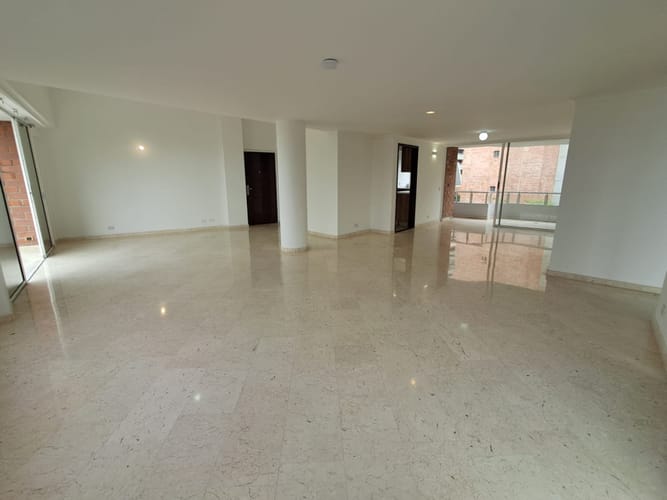 Apartamento de 3 alcobas en arriendo en El Tesoro, Medellín, 312 m² · foto 4 de 24