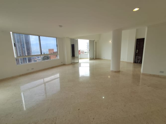 Apartamento de 3 alcobas en arriendo en El Tesoro, Medellín, 312 m² · foto 5 de 24