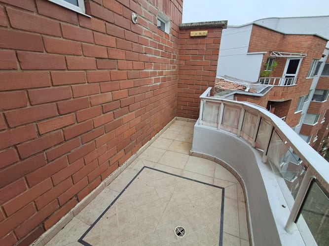 Apartamento de 3 alcobas en arriendo en El Tesoro, Medellín, 312 m² · foto 8 de 24