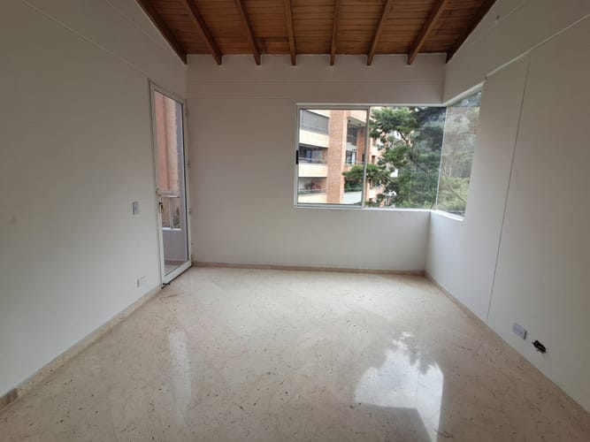 Apartamento de 3 alcobas en arriendo en El Tesoro, Medellín, 312 m² · foto 9 de 24