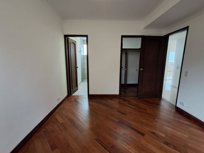 Apartamento de 3 alcobas en arriendo en El Tesoro, Medellín, 312 m² · foto 15 de 24