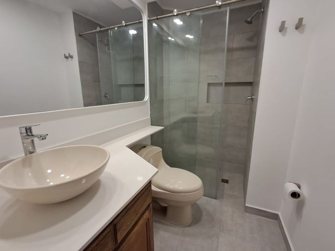 Apartamento de 3 alcobas en arriendo en El Tesoro, Medellín, 312 m² · foto 16 de 24