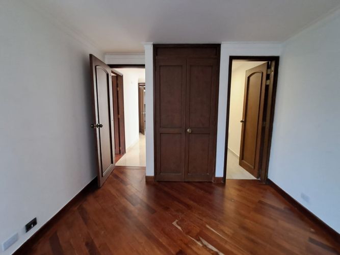Apartamento de 3 alcobas en arriendo en El Tesoro, Medellín, 312 m² · foto 17 de 24