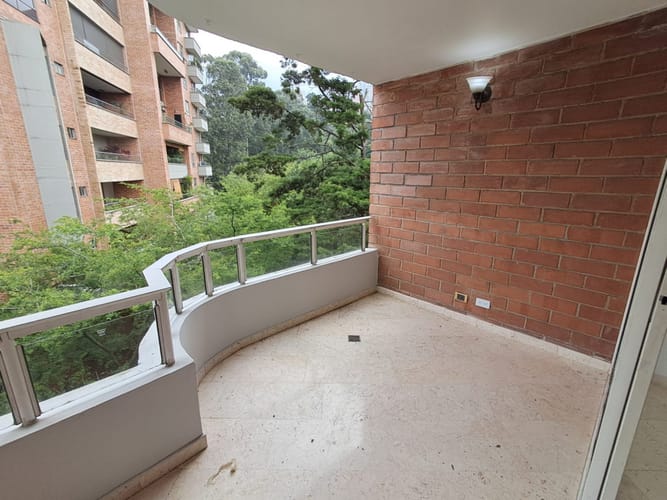 Apartamento de 3 alcobas en arriendo en El Tesoro, Medellín, 312 m² · foto 22 de 24