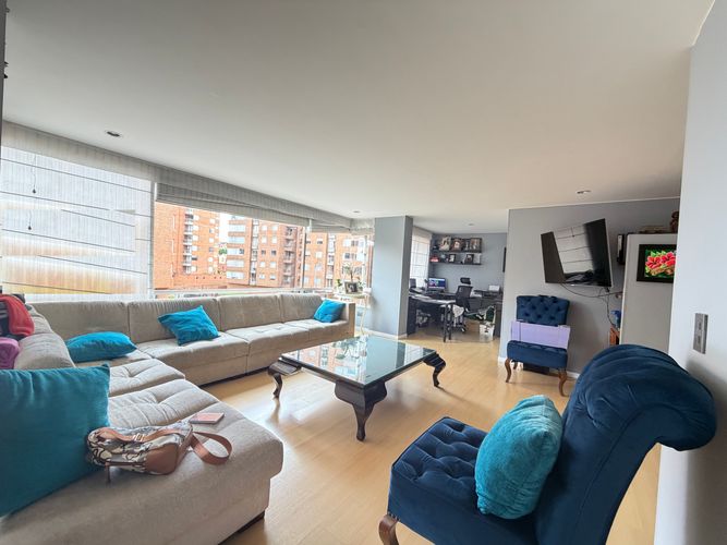 Apartamento de 3 alcobas en venta en Colina Campestre, Bogotá, 153 m² · foto 2 de 24