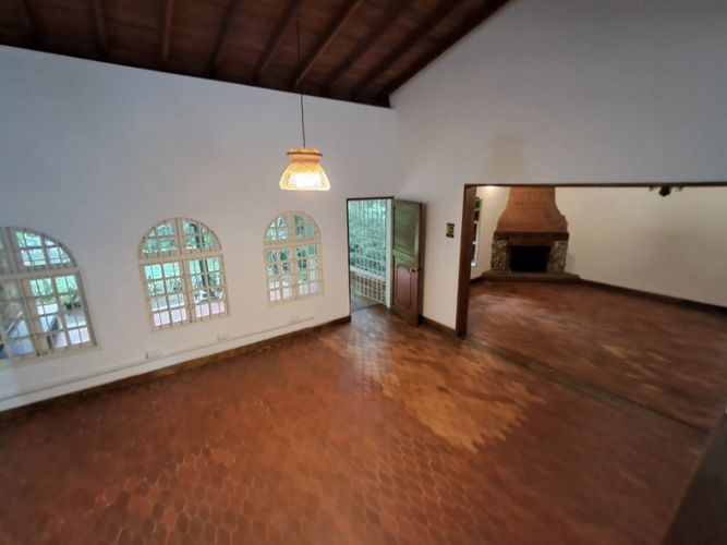 Casa de 3 alcobas en arriendo en Las Lomas No.1, Medellín, 330 m² · foto 2 de 24