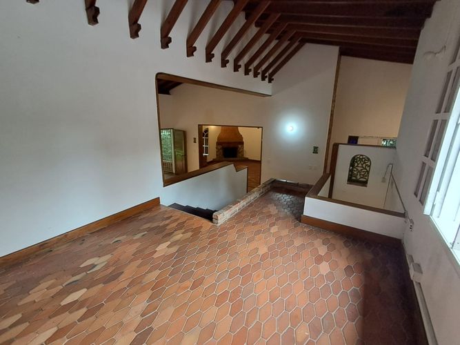 Casa de 3 alcobas en arriendo en Las Lomas No.1, Medellín, 330 m² · foto 5 de 24