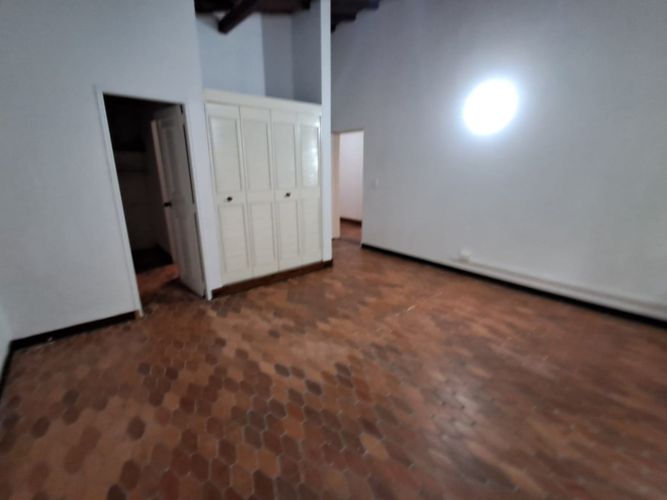 Casa de 3 alcobas en arriendo en Las Lomas No.1, Medellín, 330 m² · foto 7 de 24