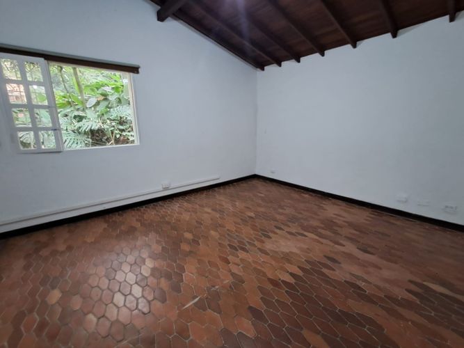 Casa de 3 alcobas en arriendo en Las Lomas No.1, Medellín, 330 m² · foto 8 de 24