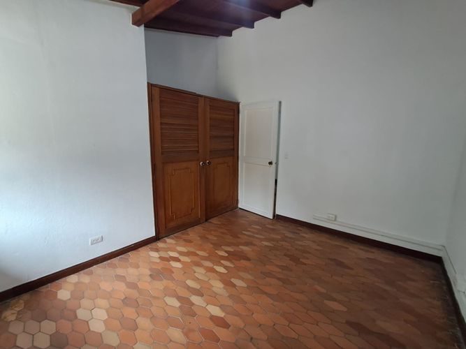 Casa de 3 alcobas en arriendo en Las Lomas No.1, Medellín, 330 m² · foto 12 de 24