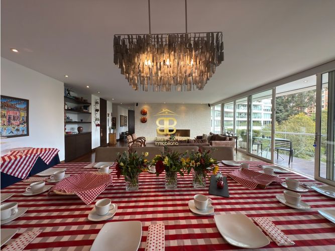 Apartamento de 3 alcobas en venta en Los Rosales, Bogotá, 290 m² · foto 2 de 24