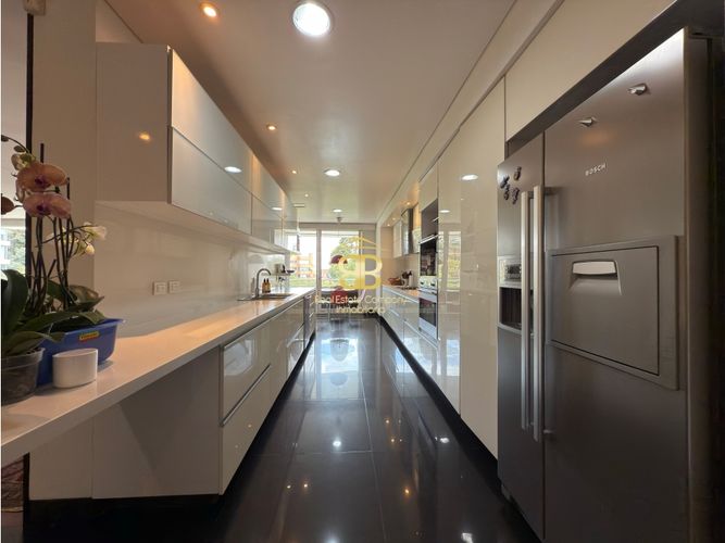 Apartamento de 3 alcobas en venta en Los Rosales, Bogotá, 290 m² · foto 10 de 24
