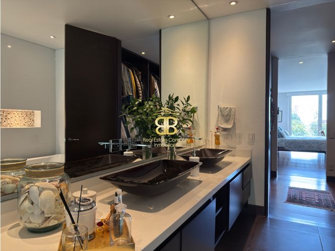 Apartamento de 3 alcobas en venta en Los Rosales, Bogotá, 290 m² · foto 19 de 24