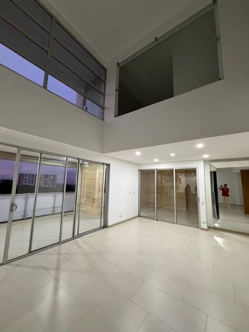 Apartamento de 3 alcobas en venta en Pance, Cali, 250 m² · foto 2 de 24