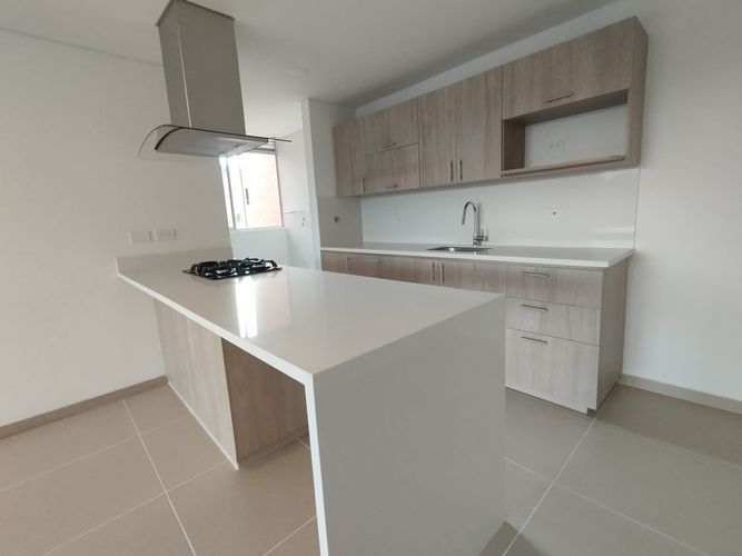 Apartamento de 3 alcobas en arriendo en Camino Verde, Envigado, 99 m² · foto 2 de 16