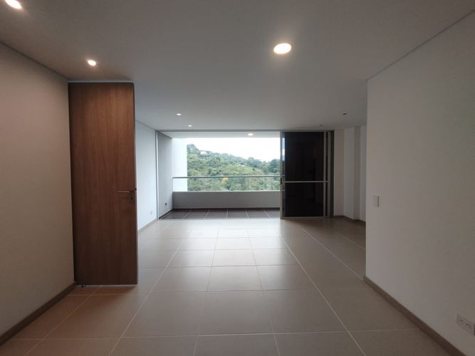 Apartamento de 3 alcobas en arriendo en Camino Verde, Envigado, 99 m² · foto 3 de 16
