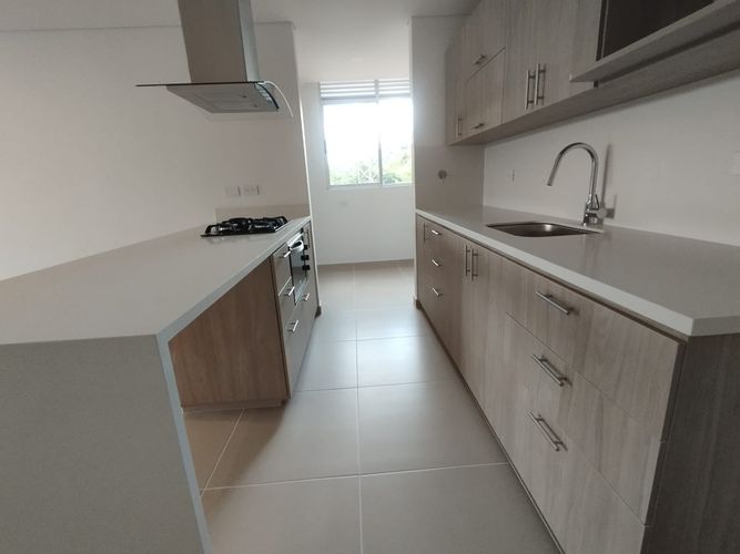 Apartamento de 3 alcobas en arriendo en Camino Verde, Envigado, 99 m² · foto 4 de 16