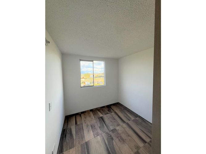 Apartamento de 3 alcobas en venta en Potrero Grande, Madrid, 56 m² · foto 3 de 24