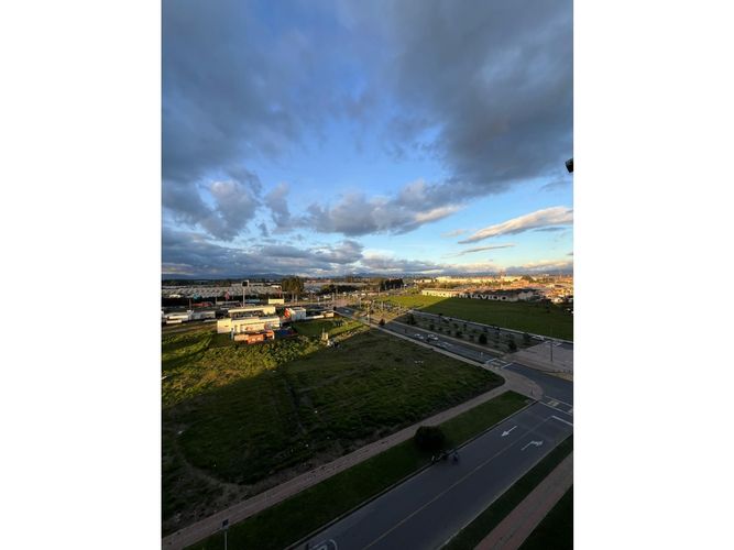 Apartamento de 3 alcobas en venta en Potrero Grande, Madrid, 56 m² · foto 8 de 24