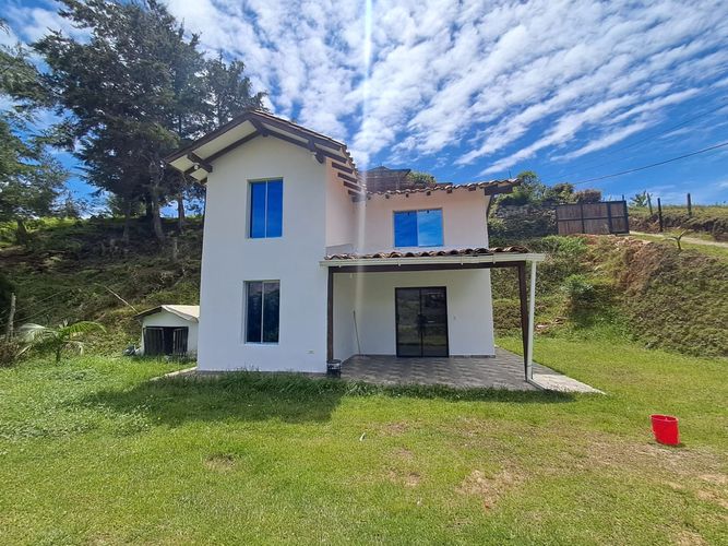 Finca en arriendo en El Porvenir, Rionegro, 120 m² · foto 2 de 18